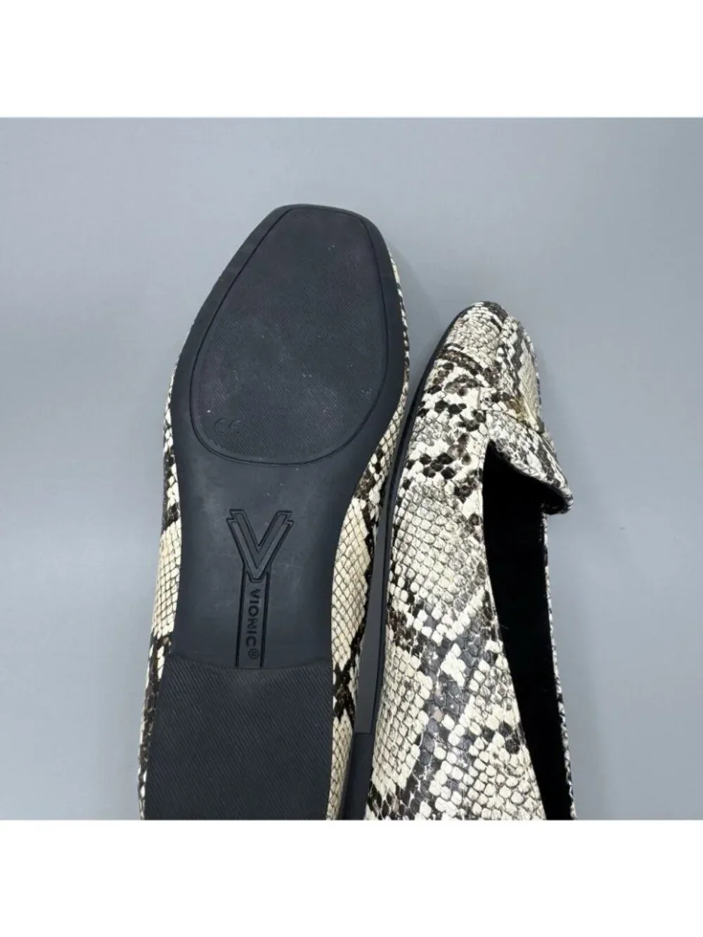 Vionic Hayes Loafer Women's 7 Snake Print Slip On Casual